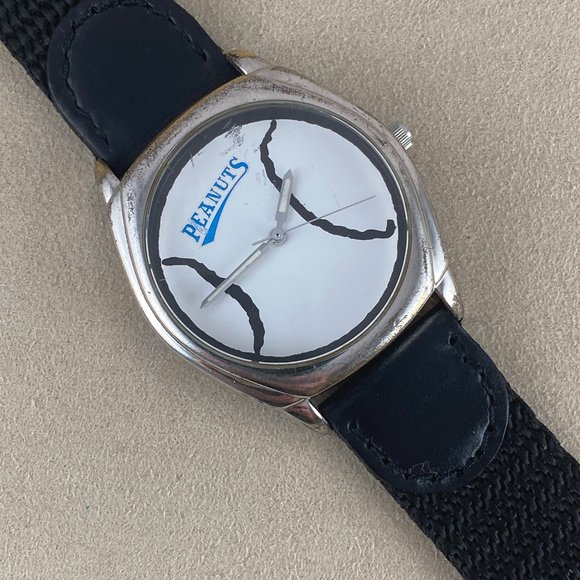 Rare Vintage Fossil Limited Edition #1265 of only 2000  Peanuts Baseball Watch main image 5